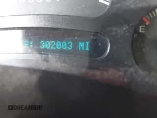 2006 Chevrolet Silverado 2500HD z VIN 1GBHK24U36E151890, wystawiony jako IAAI lot #43035780 z przebiegiem 302 003 mil mil oraz . Historia ofert i sprzedaży dostępna na DreamBid. Obrazek 2.