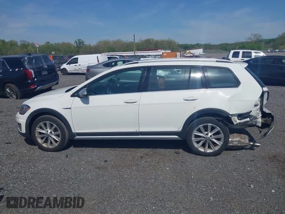 ✅ 2019 Volkswagen Golf S • VIN: 3VWH17AUXKM501078 • Lot: 42158280. Wystawiony na IAAI z przebiegiem 57 049 mil. Bezpłatny archiwum sprzedaży aukcyjnych z USA i szczegółowy raport historii pojazdu na DreamBid. Zdjęcie 14.