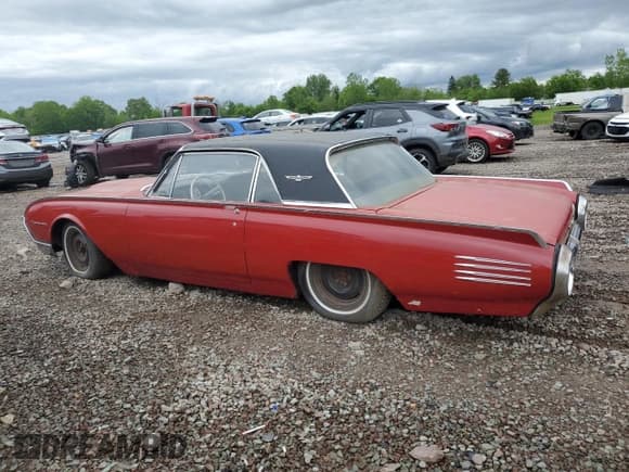 ✅ 1961 Ford Thunderbird • VIN: 1Y71Z157164 • Lot: 58658465. Wystawiony na Copart z przebiegiem 67 655 mil. Bezpłatny archiwum sprzedaży aukcyjnych z USA i szczegółowy raport historii pojazdu na DreamBid. Zdjęcie 2.