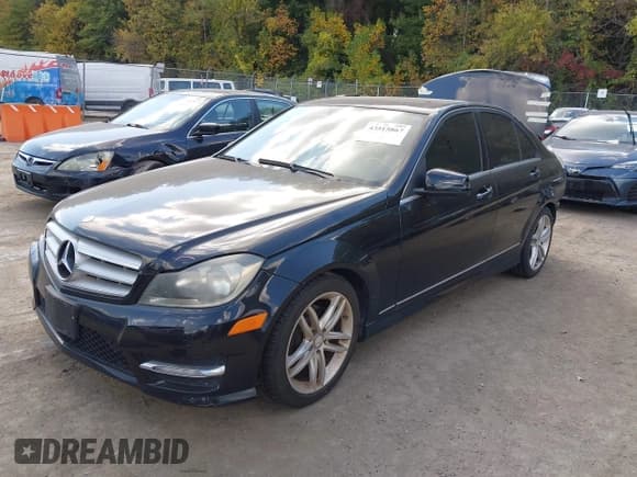 ✅ 2013 Mercedes-Benz C 250 Sport • VIN: WDDGF4HB9DR264819 • Lot: 43515867. Wystawiony na IAAI z przebiegiem 139 108 mil. Bezpłatny archiwum sprzedaży aukcyjnych z USA i szczegółowy raport historii pojazdu na DreamBid. Zdjęcie 2.