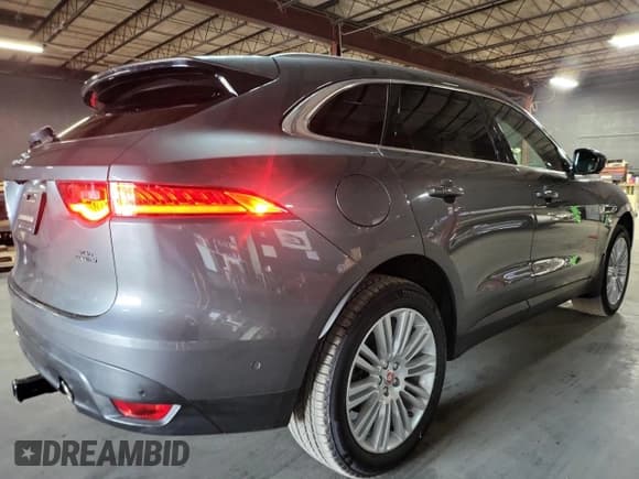 ✅ 2019 Jaguar F-Pace 30t Portfolio • VIN: SADCN2GX9KA357787 • Lot: 69354755. Wystawiony na Copart z przebiegiem 97 664 mil. Bezpłatny archiwum sprzedaży aukcyjnych z USA i szczegółowy raport historii pojazdu na DreamBid. Zdjęcie 4.