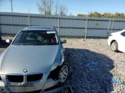 ✅ 2006 BMW 3 Series 325i • VIN: WBAVB17596NK37957 • Lot: 87103725. Wystawiony na Copart z przebiegiem 107 303 mil. Bezpłatny archiwum sprzedaży aukcyjnych z USA i szczegółowy raport historii pojazdu na DreamBid. Zdjęcie 13.