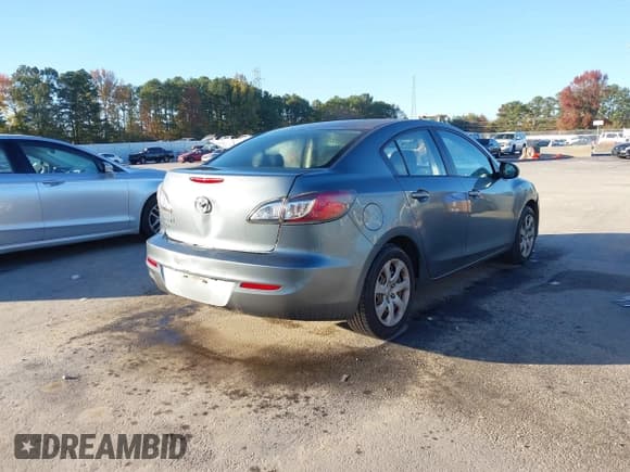 ✅ 2012 Mazda 3 i Sport • VIN: JM1BL1UFXC1533234 • Lot: 43624076. Wystawiony na IAAI z przebiegiem 230 464 mil. Bezpłatny archiwum sprzedaży aukcyjnych z USA i szczegółowy raport historii pojazdu na DreamBid. Zdjęcie 4.