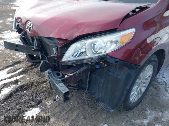 ✅ 2011 Toyota Sienna XLE AAS • VIN: 5TDYK3DC1BS112132 • Lot: 41376800. Listed on IAAI with 161,806 mi. Free auction sales archive from the USA and detailed vehicle history report at DreamBid. Image 6.