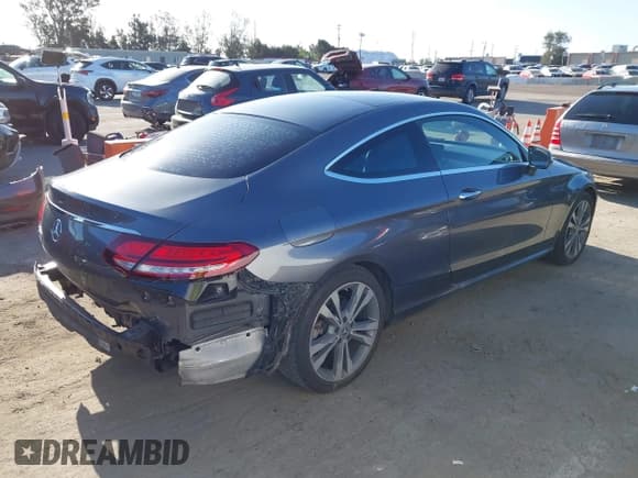 ✅ 2019 Mercedes-Benz C 300 • VIN: WDDWJ8DB8KF826229 • Lot: 41932314. Wystawiony na IAAI z przebiegiem 51 305 mil. Bezpłatny archiwum sprzedaży aukcyjnych z USA i szczegółowy raport historii pojazdu na DreamBid. Zdjęcie 4.