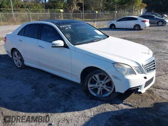 ✅ 2013 Mercedes-Benz E 350 Sport • VIN: WDDHF5KB8DA757022 • Lot: 43523418. Wystawiony na IAAI z przebiegiem 134 483 mil. Bezpłatny archiwum sprzedaży aukcyjnych z USA i szczegółowy raport historii pojazdu na DreamBid. Zdjęcie 1.