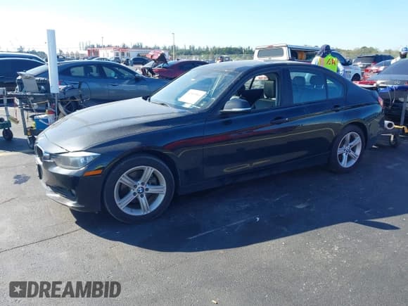 ✅ 2015 BMW 3 Series 328i xDrive • VIN: WBA3B5G57FNS17026 • Lot: 43560064. Wystawiony na IAAI z przebiegiem 65 791 mil. Bezpłatny archiwum sprzedaży aukcyjnych z USA i szczegółowy raport historii pojazdu na DreamBid. Zdjęcie 17.