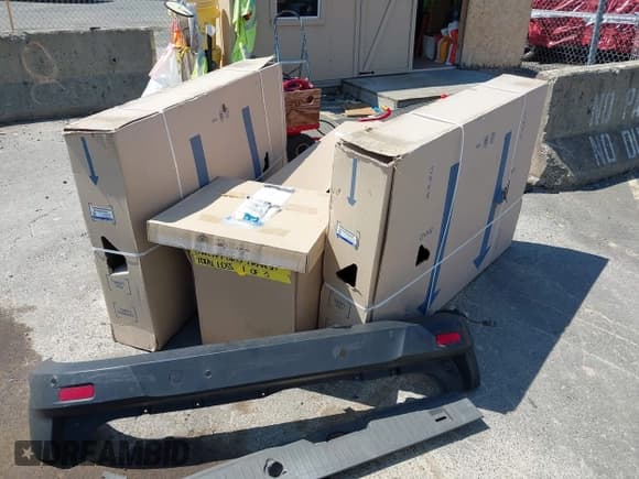 ✅ 2020 Ford Transit Connect XL • VIN: NM0LS7E26L1465775 • Lot: 42900830. Wystawiony na IAAI z przebiegiem 100 383 mil. Bezpłatny archiwum sprzedaży aukcyjnych z USA i szczegółowy raport historii pojazdu na DreamBid. Zdjęcie 12.