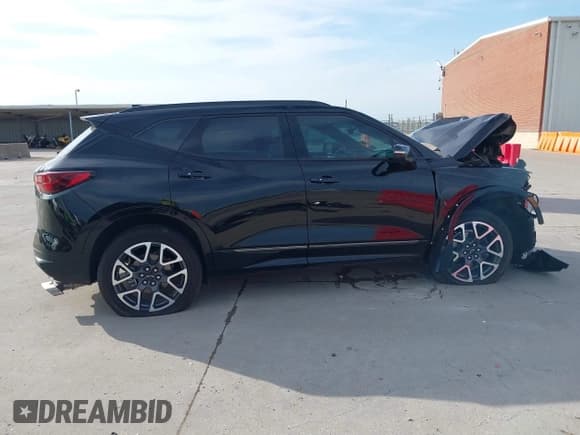 ✅ 2024 Chevrolet Blazer RS • VIN: 3GNKBERS5RS181954 • Lot: 42057083. Listed on IAAI with 10,701 mi. Free auction sales archive from the USA and detailed vehicle history report at DreamBid. Image 14.