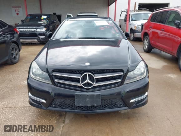 ✅ 2015 Mercedes-Benz C 250 • VIN: WDDGJ4HBXFG383850 • Lot: 41809724. Wystawiony na IAAI z przebiegiem 100 032 mil. Bezpłatny archiwum sprzedaży aukcyjnych z USA i szczegółowy raport historii pojazdu na DreamBid. Zdjęcie 12.