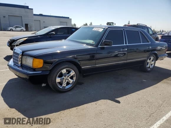 ✅ 1990 Mercedes-Benz 420 SEL • VIN: WDBCA35E6LA549912 • Lot: 69108464. Wystawiony na Copart z przebiegiem 302 188 mil. Bezpłatny archiwum sprzedaży aukcyjnych z USA i szczegółowy raport historii pojazdu na DreamBid. Zdjęcie 1.