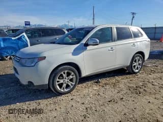 ✅ 2014 Mitsubishi Outlander SE • VIN: JA4AZ3A32EZ015648 • Lot: 96214365. Wystawiony na Copart z przebiegiem 168 785 mil. Bezpłatny archiwum sprzedaży aukcyjnych z USA i szczegółowy raport historii pojazdu na DreamBid. Zdjęcie 1.