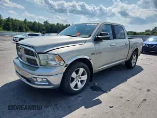 2010 Dodge 1500 ST z VIN 1D7RV1CT5AS236904, wystawiony jako Copart lot #66651725 z przebiegiem 194 032 mil mil oraz Czysty tytuł • Clean title. Historia ofert i sprzedaży dostępna na DreamBid. Obrazek 1.