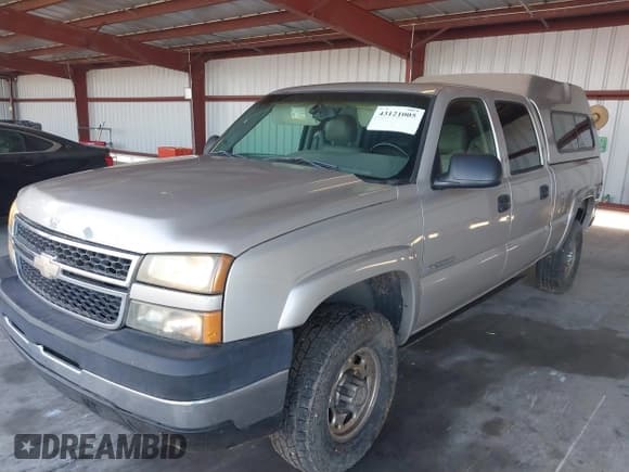 ✅ 2006 Chevrolet Silverado 2500HD LT1 • VIN: 1GCHK23U06F103383 • Лот: 43121005. Опубликован ранее на IAAI с пробегом 302 231 миль. Бесплатный доступ к архиву аукционных продаж из США и подробный отчёт об истории автомобиля на DreamBid. Изображение 17.