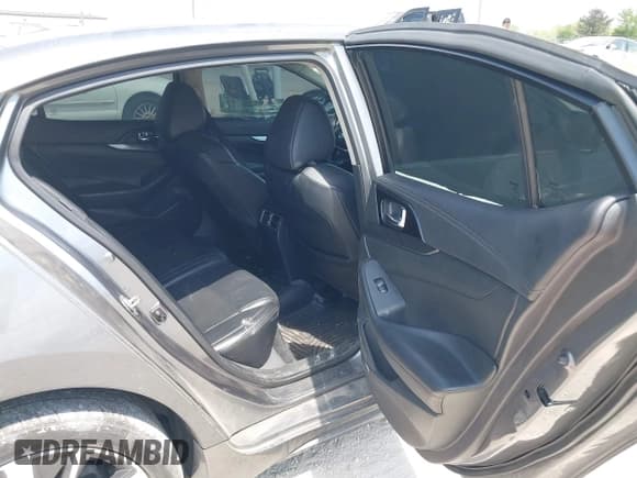 ✅ 2019 Nissan Maxima Platinum • VIN: 1N4AA6AV8KC360509 • Lot: 42236072. Wystawiony na IAAI z przebiegiem 78 427 mil. Bezpłatny archiwum sprzedaży aukcyjnych z USA i szczegółowy raport historii pojazdu na DreamBid. Zdjęcie 8.