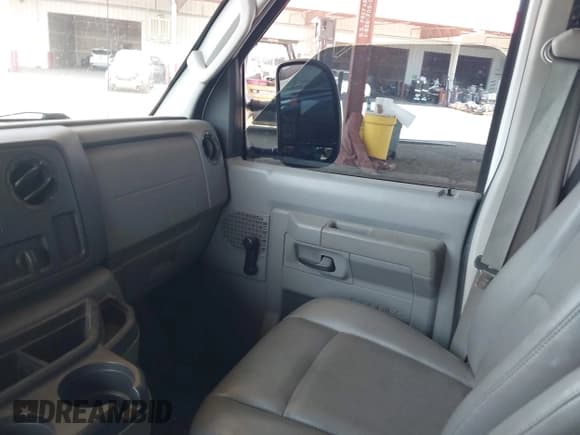 ✅ 2009 Ford Econoline Cargo Commercial • VIN: 1FTNE24WX9DA69382 • Lot: 42490036. Listed on IAAI with 275,730 mi. Free auction sales archive from the USA and detailed vehicle history report at DreamBid. Image 5.