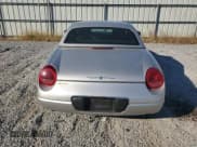 ✅ 2004 Ford Thunderbird Deluxe • VIN: 1FAHP60A44Y101310 • Лот: 82537165. Опубликован ранее на Copart с пробегом 88 559 миль. Бесплатный доступ к архиву аукционных продаж из США и подробный отчёт об истории автомобиля на DreamBid. Изображение 6.