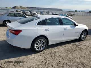 2017 Chevrolet Malibu LT z VIN 1G1ZE5ST4HF205237, wystawiony jako Copart lot #70060195 z przebiegiem 167 801 mil mil oraz Szkoda całkowita • Salvage title. Historia ofert i sprzedaży dostępna na DreamBid. Obrazek 3.