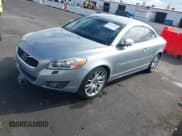 ✅ 2011 Volvo C70 • VIN: YV1672MC6BJ118857 • Лот: 43722554. Опубликован ранее на IAAI с пробегом 169 389 миль. Бесплатный доступ к архиву аукционных продаж из США и подробный отчёт об истории автомобиля на DreamBid. Изображение 2.