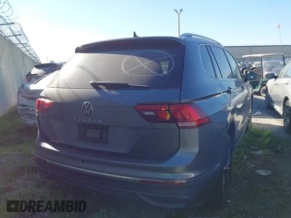 ✅ 2023 Volkswagen Tiguan SE • VIN: 3VVNB7AXXPM110972 • Лот: 43523635. Опубликован ранее на IAAI с пробегом 11 111 миль. Бесплатный доступ к архиву аукционных продаж из США и подробный отчёт об истории автомобиля на DreamBid. Изображение 4.