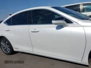 ✅ 2021 Lexus ES 300h • VIN: 58ADA1C13MU009089 • Lot: 42674472. Listed on IAAI with 31,924 mi. Free auction sales archive from the USA and detailed vehicle history report at DreamBid. Image 14.
