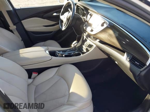 ✅ 2019 Buick Envision Preferred • VIN: LRBFXBSA1KD002390 • Lot: 43526212. Wystawiony na IAAI z przebiegiem 106 413 mil. Bezpłatny archiwum sprzedaży aukcyjnych z USA i szczegółowy raport historii pojazdu na DreamBid. Zdjęcie 5.