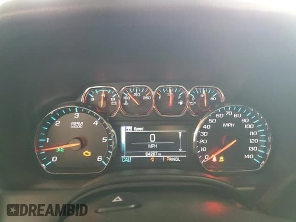 ✅ 2018 Chevrolet Suburban LT • VIN: 1GNSKHKC9JR395664 • Lot: 76120504. Wystawiony na Copart z przebiegiem 84 267 mil. Bezpłatny archiwum sprzedaży aukcyjnych z USA i szczegółowy raport historii pojazdu na DreamBid. Zdjęcie 9.