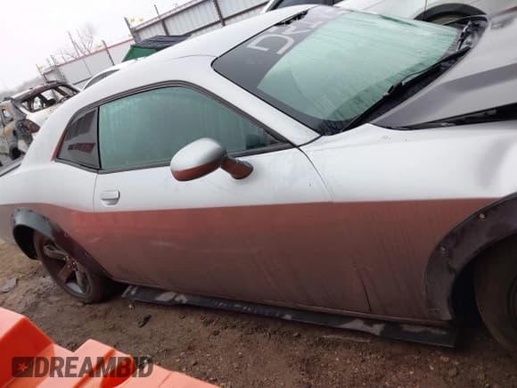 ✅ 2011 Dodge Challenger • VIN: 2B3CJ4DG4BH519321 • Lot: 41511986. Wystawiony na IAAI z przebiegiem 230 695 mil. Bezpłatny archiwum sprzedaży aukcyjnych z USA i szczegółowy raport historii pojazdu na DreamBid. Zdjęcie 14.