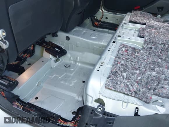 ✅ 2018 Mercedes-Benz GLC 300 • VIN: WDC0J4KB5JF448682 • Lot: 42518285. Wystawiony na IAAI z przebiegiem 35 244 mil. Bezpłatny archiwum sprzedaży aukcyjnych z USA i szczegółowy raport historii pojazdu na DreamBid. Zdjęcie 6.