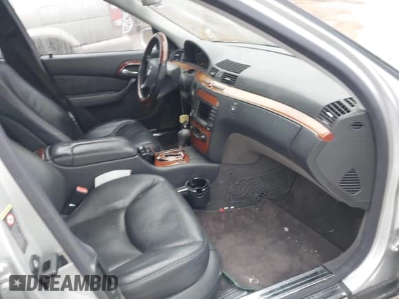 ✅ 2003 Mercedes-Benz S 430 • VIN: WDBNG70J43A364597 • Лот: 43877168. Опубликован ранее на IAAI с пробегом Не указан. Бесплатный доступ к архиву аукционных продаж из США и подробный отчёт об истории автомобиля на DreamBid. Изображение 5.