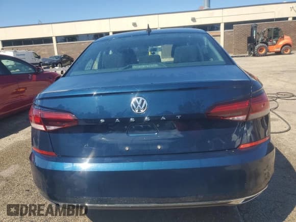 ✅ 2020 Volkswagen Passat S • VIN: 1VWAA7A32LC014811 • Лот: 70013545. Опубликован ранее на Copart с пробегом 89 968 миль. Бесплатный доступ к архиву аукционных продаж из США и подробный отчёт об истории автомобиля на DreamBid. Изображение 6.
