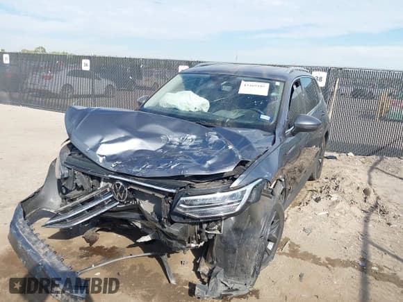 ✅ 2024 Volkswagen Tiguan SE • VIN: 3VV3B7AX5RM074375 • Lot: 43469185. Wystawiony na IAAI z przebiegiem 31 479 mil. Bezpłatny archiwum sprzedaży aukcyjnych z USA i szczegółowy raport historii pojazdu na DreamBid. Zdjęcie 17.