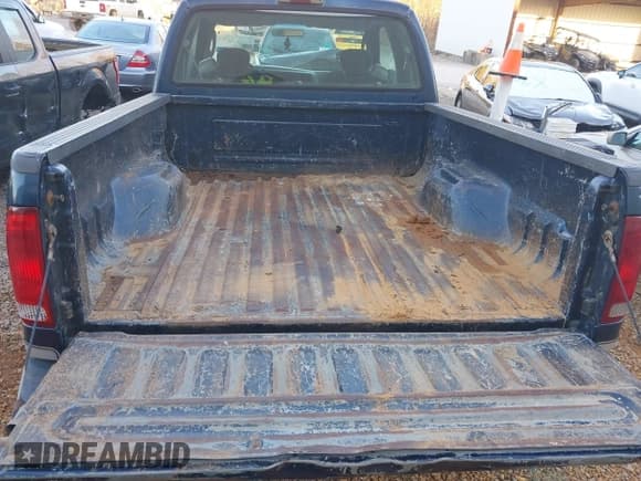 ✅ 2003 Ford F-250 XL • VIN: 1FTNX20F83EB06060 • Lot: 41486165. Listed on IAAI with 268,691 mi. Free auction sales archive from the USA and detailed vehicle history report at DreamBid. Image 8.