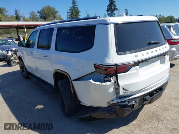 ✅ 2023 Jeep Wagoneer Series III • VIN: 1C4SJSDP1PS540612 • Lot: 43062708. Wystawiony na IAAI z przebiegiem 65 109 mil. Bezpłatny archiwum sprzedaży aukcyjnych z USA i szczegółowy raport historii pojazdu na DreamBid. Zdjęcie 3.