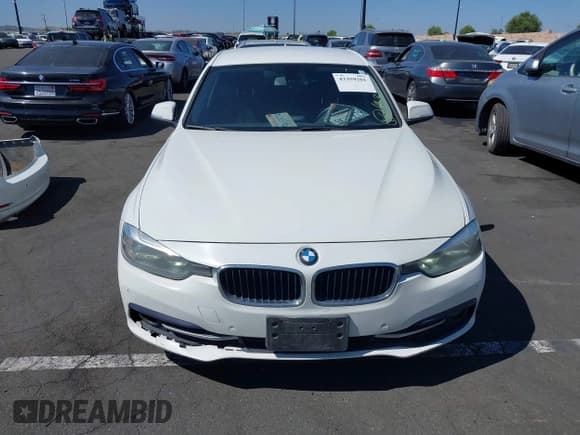 ✅ 2016 BMW 3 Series 320i • VIN: WBA8E1G53GNT35582 • Lot: 43359201. Wystawiony na IAAI z przebiegiem 91 126 mil. Bezpłatny archiwum sprzedaży aukcyjnych z USA i szczegółowy raport historii pojazdu na DreamBid. Zdjęcie 13.