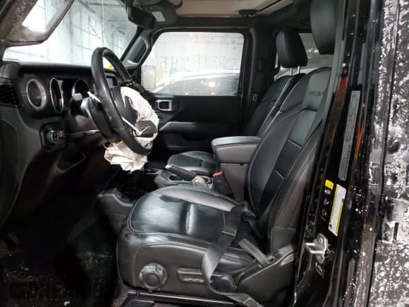 ✅ 2021 Jeep Gladiator High Altitude • VIN: 1C6HJTFG3ML517360 • Lot: 88815545. Wystawiony na Copart z przebiegiem 27 243 mil. Bezpłatny archiwum sprzedaży aukcyjnych z USA i szczegółowy raport historii pojazdu na DreamBid. Zdjęcie 7.