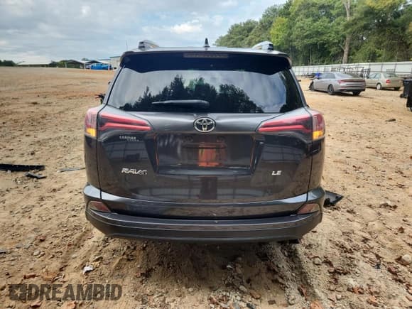 ✅ 2018 Toyota RAV4 LE • VIN: JTMZFREV8JJ209755 • Lot: 82346475. Listed on Copart with 86,052 mi. Free auction sales archive from the USA and detailed vehicle history report at DreamBid. Image 6.