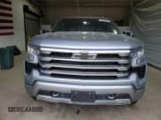 ✅ 2025 Chevrolet Silverado 1500 • VIN: 2GCUKJED2S1143083 • Лот: 51481295. Опубликован ранее на Copart с пробегом 4 305 миль. Бесплатный доступ к архиву аукционных продаж из США и подробный отчёт об истории автомобиля на DreamBid. Изображение 5.