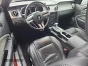 ✅ 2005 Ford Mustang Deluxe • VIN: 1ZVFT80N855237774 • Lot: 93550235. Wystawiony na Copart z przebiegiem 225 481 mil. Bezpłatny archiwum sprzedaży aukcyjnych z USA i szczegółowy raport historii pojazdu na DreamBid. Zdjęcie 8.