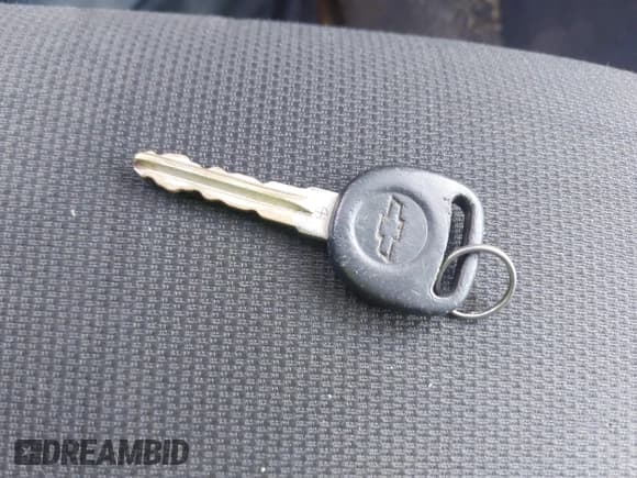 ✅ 2015 Chevrolet Traverse LT • VIN: 1GNKVHKD2FJ121552 • Lot: 41923030. Wystawiony na IAAI z przebiegiem 205 446 mil. Bezpłatny archiwum sprzedaży aukcyjnych z USA i szczegółowy raport historii pojazdu na DreamBid. Zdjęcie 11.