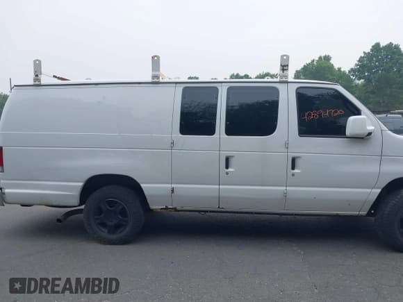 ✅ 2013 Ford Econoline Cargo Commercial • VIN: 1FTSS3EL4DDA51670 • Lot: 42894720. Wystawiony na IAAI z przebiegiem 185 853 mil. Bezpłatny archiwum sprzedaży aukcyjnych z USA i szczegółowy raport historii pojazdu na DreamBid. Zdjęcie 13.