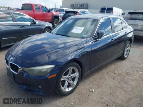 ✅ 2015 BMW 3 Series 328i xDrive • VIN: WBA3B5G55FNS13850 • Лот: 43622740. Опубликован ранее на IAAI с пробегом 206 940 миль. Бесплатный доступ к архиву аукционных продаж из США и подробный отчёт об истории автомобиля на DreamBid. Изображение 17.