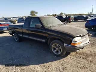 2003 Chevrolet S-10 z VIN 1GCCS19H438145781, wystawiony jako Copart lot #77011434 z przebiegiem Nie podano mil oraz Czysty tytuł • Clean title. Historia ofert i sprzedaży dostępna na DreamBid. Obrazek 4.