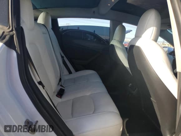 ✅ 2022 Tesla Model 3 • VIN: 5YJ3E1EA7NF122028 • Lot: 89657575. Wystawiony na Copart z przebiegiem 61 817 mil. Bezpłatny archiwum sprzedaży aukcyjnych z USA i szczegółowy raport historii pojazdu na DreamBid. Zdjęcie 10.