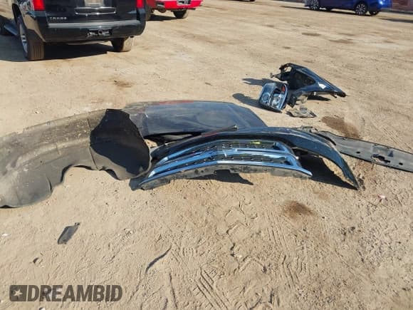 ✅ 2019 Chevrolet Tahoe LT • VIN: 1GNSCBKC0KR136671 • Lot: 43416506. Wystawiony na IAAI z przebiegiem 151 990 mil. Bezpłatny archiwum sprzedaży aukcyjnych z USA i szczegółowy raport historii pojazdu na DreamBid. Zdjęcie 21.