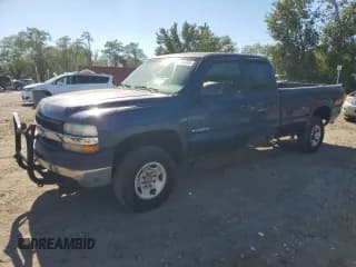 ✅ 2002 Chevrolet Silverado 2500HD LS • VIN: 1GCHK29U62E110555 • Lot: 81994755. Wystawiony na Copart z przebiegiem 263 466 mil. Bezpłatny archiwum sprzedaży aukcyjnych z USA i szczegółowy raport historii pojazdu na DreamBid. Zdjęcie 1.