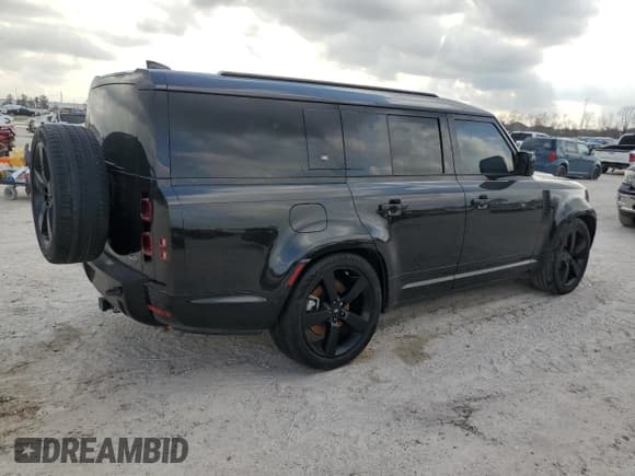 ✅ 2023 Land Rover Defender X-Dynamic SE • VIN: SALE2FEU9P2226186 • Lot: 43362315. Wystawiony na Copart z przebiegiem Nie podano. Bezpłatny archiwum sprzedaży aukcyjnych z USA i szczegółowy raport historii pojazdu na DreamBid. Zdjęcie 3.