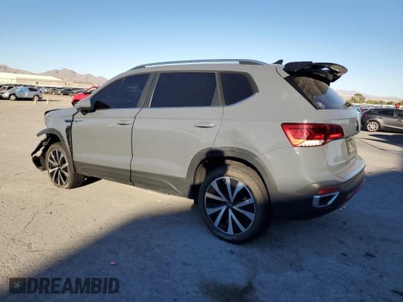 ✅ 2022 Volkswagen Taos SE • VIN: 3VVLX7B24NM097435 • Lot: 87053745. Wystawiony na Copart z przebiegiem 27 062 mil. Bezpłatny archiwum sprzedaży aukcyjnych z USA i szczegółowy raport historii pojazdu na DreamBid. Zdjęcie 2.