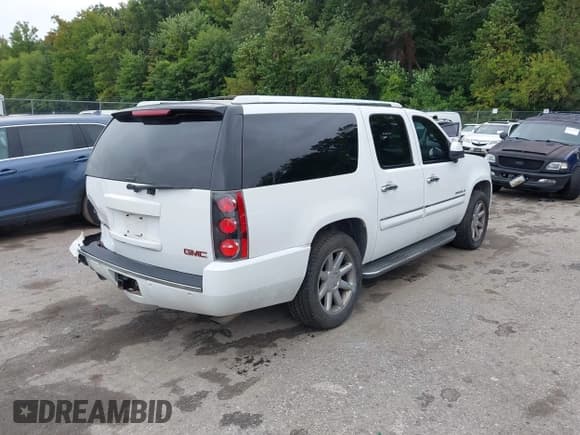 ✅ 2007 GMC Yukon XL • VIN: 1GKFK66857J206699 • Lot: 43225663. Wystawiony na IAAI z przebiegiem 269 229 mil. Bezpłatny archiwum sprzedaży aukcyjnych z USA i szczegółowy raport historii pojazdu na DreamBid. Zdjęcie 4.