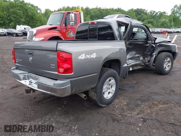 ✅ 2005 Dodge Dakota SLT • VIN: 1D7HW48N55S338679 • Lot: 42525904. Listed on IAAI with 107,988 mi. Free auction sales archive from the USA and detailed vehicle history report at DreamBid. Image 4.